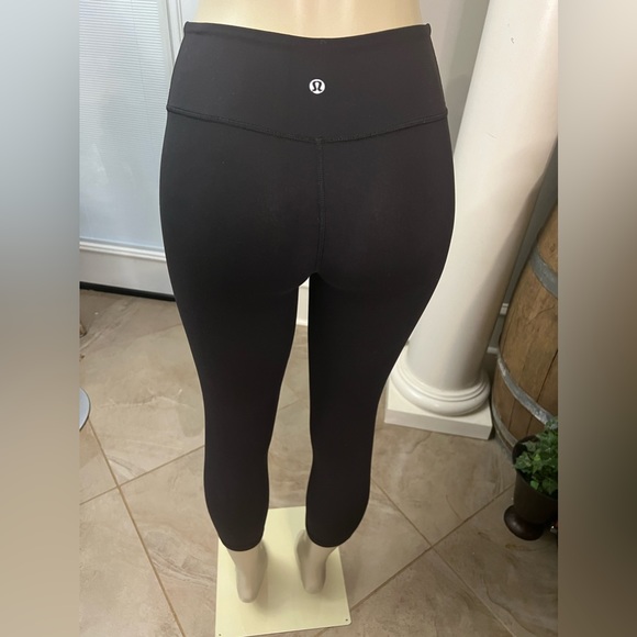 LULULEMON CAPRI LEGGINGS 🖤 - Picture 3 of 6
